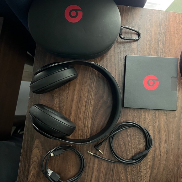 worn them 2 times I got airpod pros and it was too late to return for full price - Picture 2 of 2